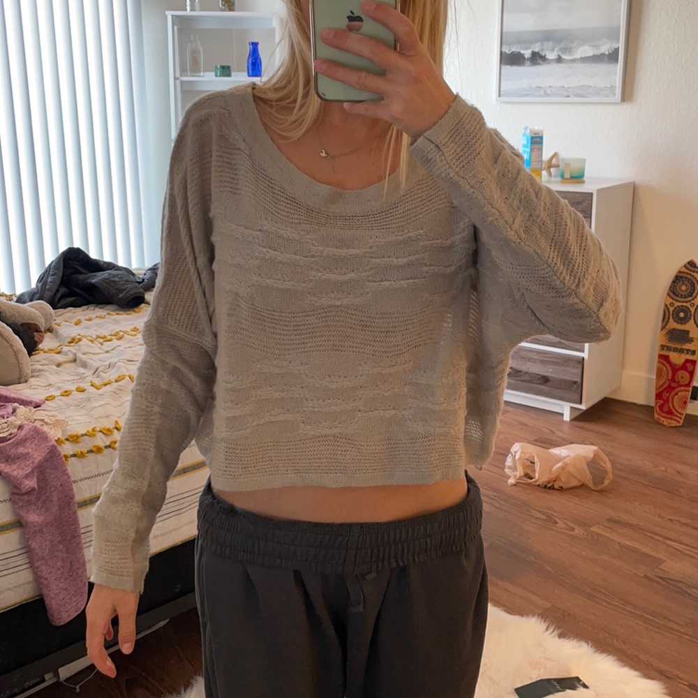 Women’s medium RVCA cropped sweater soft!!